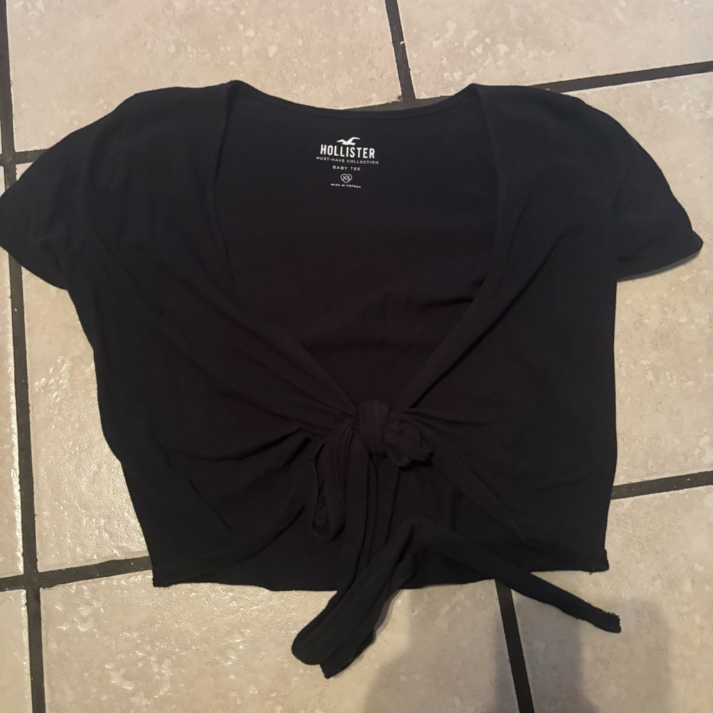 Hollister top